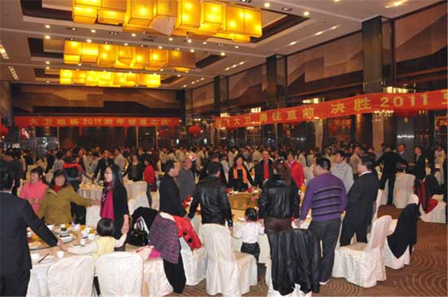“一家人”手牽著手，共唱“大中國”.jpg